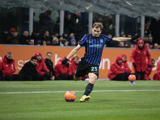 Nicolo Barella of FC Inter during the Italian Serie A, 2025 26 season, football match between Inter FC and AC Milan on 23 November 2025, at â?? Giuseppe Meazza stadium, San Siro, Milan, Italy. Photo Nderim KACELI  Copyright: xNderimxKaceli IPAxSportx xipa-agency.netx xx IPA_68310689 IPA_Agency_IPA68310689