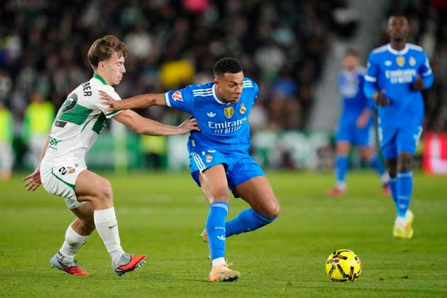Elche CF v Real Madrid CF - LaLiga EA Sports Kylian Mbappe centre-forward of Real Madrid and France and David Affengruber centre-back of Elche and Austria compete for the ball during the La Liga EA Sports match between Elche CF and Real Madrid CF at Estadio Manuel Martinez Valero on November 23, 2025 in Elche, Spain. Elche Alicante Spain  Copyright: xJosexBretonx originalFilename:bretonhernandez-elchecfv251123_npUm2.jpg