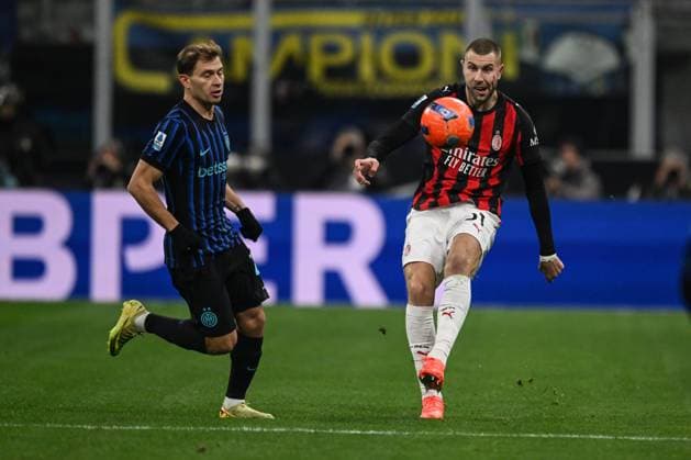FC Internazionale v AC Milan - Serie A Strahinja Pavlovic of AC Milan is in action during the Italian Serie A football match between Inter FC Internazionale and AC Milan at Giuseppe Meazza San Siro stadium in Milan, Italy, on November 23, 2025 Milano Italy  Copyright: xTizianoxBallabiox originalFilename:ballabio-interfci251123_npxnL.jpg