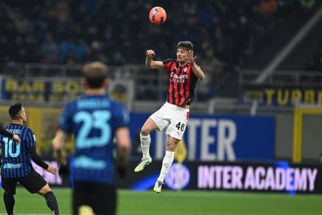 FC Internazionale v AC Milan - Serie A Matteo Gabbia of AC Milan is in action during the Italian Serie A football match between Inter FC Internazionale and AC Milan at Giuseppe Meazza San Siro stadium in Milan, Italy, on November 23, 2025. Milano Italy  Copyright: xTizianoxBallabiox originalFilename:ballabio-interfci251123_npva2.jpg