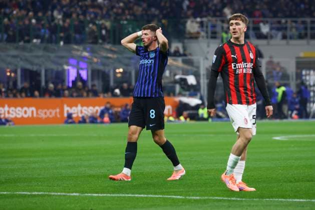 FC Internazionale v AC Milan - Serie A Petar Sucic plays during the Serie A match between FC Internazionale and AC Milan in Milano, Italy, on November 23, 2025, at Giuseppe Meazza stadium Milano Milano Italy  Copyright: xMairoxCinquettix originalFilename:cinquetti-fcintern251123_npKi9.jpg