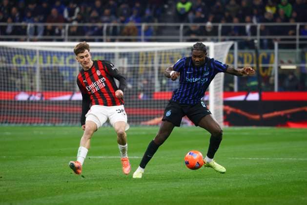 FC Internazionale v AC Milan - Serie A Marcus Thuram and Alexis Saelemaekers play during the Serie A match between FC Internazionale and AC Milan at Giuseppe Meazza stadium in Milano, Italy, on November 23, 2025. Milano Milano Italy  Copyright: xMairoxCinquettix originalFilename:cinquetti-fcintern251123_npTMM.jpg