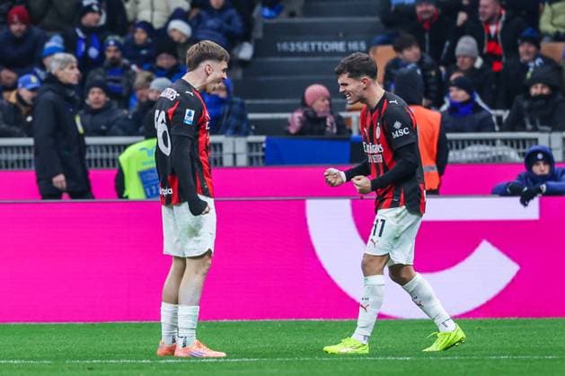 Christian Pulisic of AC Milan celebrates after scoring a goal with Alexis Saelemaekers of AC Milan during Serie A 2025 26 football match between FC Internazionale and AC Milan at San Siro Stadium in Milan  Copyright: xFabrizioxCarabelli IPAxSportx xipa-agency.netx xx IPA_68311447 IPA_Agency_IPA68311447