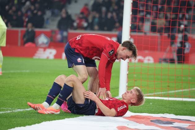 FOOTBALL : LOSC Lille vs Paris FC - Ligue 1 J13 - 23 11 2025 Marcus BROHOLM (LOSC Lille) et Hakon HARALDSSON (LOSC Lille) lors du match LOSC Lille vs Paris FC, Ligue 1 J13, Decathlon Arena stade Pierre Mauroy, le 23 novembre 2025 - photo Laurent Sanson PsnewZ  Copyright: xLaurentxSANSONx xPsnewZx