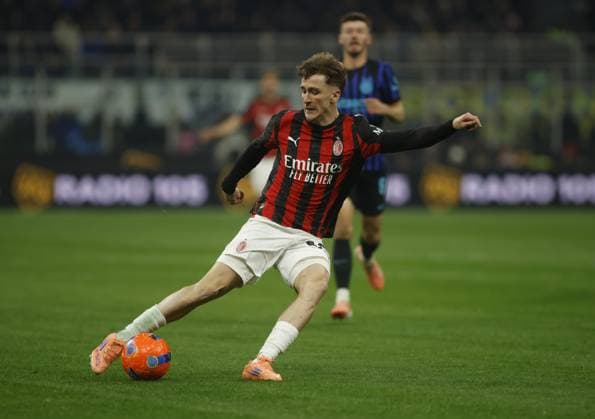Alexis Saelemaekers of AC Milan during the Italian Serie A, 2025 26 season, football match between Inter FC and AC Milan on 23 November 2025, at â?? Giuseppe Meazza stadium, San Siro, Milan, Italy. Photo Nderim KACELI  Copyright: xNderimxKaceli IPAxSportx xipa-agency.netx xx IPA_68311598 IPA_Agency_IPA68311598
