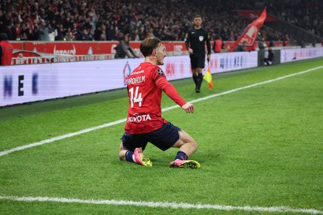 FOOTBALL : LOSC Lille vs Paris FC - Ligue 1 J13 - 23 11 2025 But sur penalty de Marcus BROHOLM (LOSC Lille) lors du match LOSC Lille vs Paris FC, Ligue 1 J13, Decathlon Arena stade Pierre Mauroy, le 23 novembre 2025 - photo Laurent Sanson PsnewZ  Copyright: xLaurentxSANSONx xPsnewZx