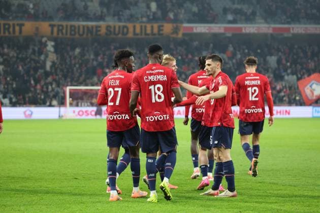 FOOTBALL : LOSC Lille vs Paris FC - Ligue 1 J13 - 23 11 2025 Joie des joueurs du LOSC apres le but de Marcus BROHOLM (LOSC Lille) lors du match LOSC Lille vs Paris FC, Ligue 1 J13, Decathlon Arena stade Pierre Mauroy, le 23 novembre 2025 - photo Laurent Sanson PsnewZ  Copyright: xLaurentxSANSONx xPsnewZx