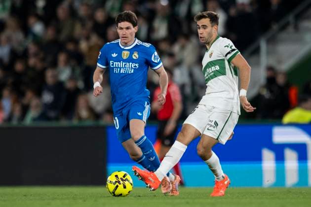 November 23, 2025, Elche, Alicante, SPAIN: Alvaro Nunez of Elche CF in action during the Spanish league, La Liga EA Sports, football match played between Elche CF and Real Madrid C.F. at Manuel Martinez Valero Stadium on November 23, 2025 in Elche, Spain. Elche SPAIN - ZUMAa181 20251123_zaa_a181_322 Copyright: xFranciscoxMaciax