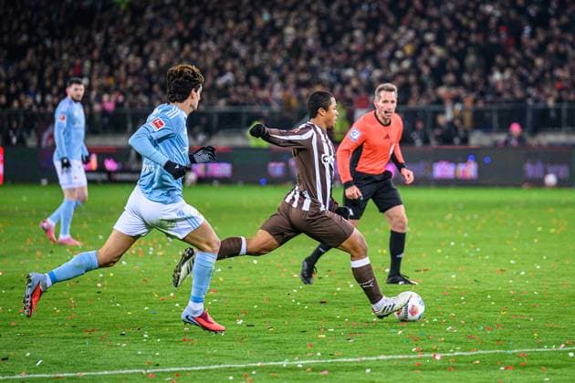 Soccer I Men I Season 2025 2026 I Bundesliga I 11 Matchday I FC St Pauli 1 FC Union Berlin I 23 11 2025 Diogo Leite 4, 1 FC Union Berlin , Joel Chima Fujita 16, FC St Pauli Hamburg Millerntor Stadion Hamburg Germany Copyright: xLobecax xHenningxRohlfsx