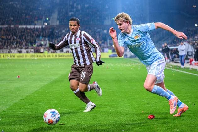 Soccer I Men I Season 2025 2026 I Bundesliga I 11 Matchday I FC St Pauli 1 FC Union Berlin I 23 11 2025 Joel Chima Fujita 16, FC St Pauli , Tom Rothe 15, 1 FC Union Berlin Hamburg Millerntor Stadion Hamburg Germany Copyright: xLobecax xHenningxRohlfsx