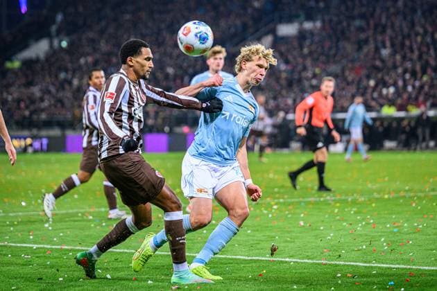 Soccer I Men I Season 2025 2026 I Bundesliga I 11 Matchday I FC St Pauli 1 FC Union Berlin I 23 11 2025 Andreas Hountondji 27, FC St Pauli , Leopold Querfeld 14, 1 FC Union Berlin Hamburg Millerntor Stadion Hamburg Germany Copyright: xLobecax xHenningxRohlfsx