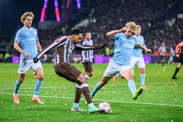 Soccer I Men I Season 2025 2026 I Bundesliga I 11 Matchday I FC St Pauli 1 FC Union Berlin I 23 11 2025 Tom Rothe 15, 1 FC Union Berlin , Andreas Hountondji 27, FC St Pauli , Leopold Querfeld 14, 1 FC Union Berlin Hamburg Millerntor Stadion Hamburg Germany Copyright: xLobecax xHenningxRohlfsx