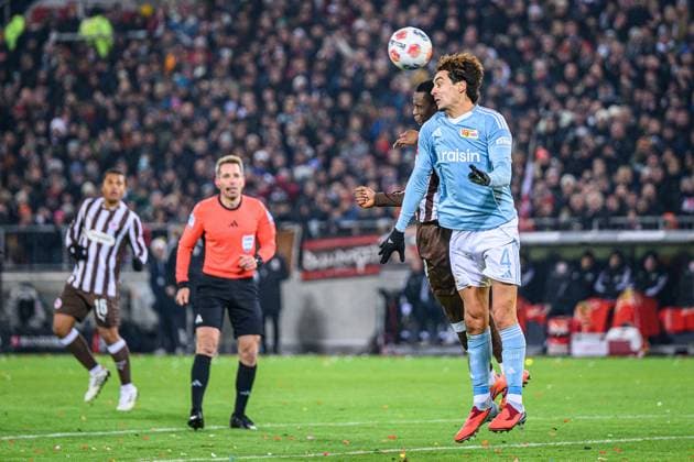Soccer I Men I Season 2025 2026 I Bundesliga I 11 Matchday I FC St Pauli 1 FC Union Berlin I 23 11 2025 Abdoulie Ceesay 9, FC St Pauli , Diogo Leite 4, 1 FC Union Berlin Hamburg Millerntor Stadion Hamburg Germany Copyright: xLobecax xHenningxRohlfsx