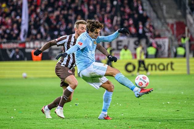 Soccer I Men I Season 2025 2026 I Bundesliga I 11 Matchday I FC St Pauli 1 FC Union Berlin I 23 11 2025 Hauke Wahl 5, FC St Pauli , Diogo Leite 4, 1 FC Union Berlin Hamburg Millerntor Stadion Hamburg Germany Copyright: xLobecax xHenningxRohlfsx
