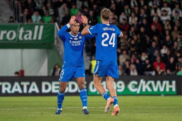 Spanish La Liga EA Sports soccer match Elche vs Real Madrid at Manuel martinez Valero stadium in Elche, Alicante, Spain. 23 november 2025 Huijsen and Jude Bellingham 900 Cordon Press  900 CordonxPress LOF - Elche vs Real Madrid