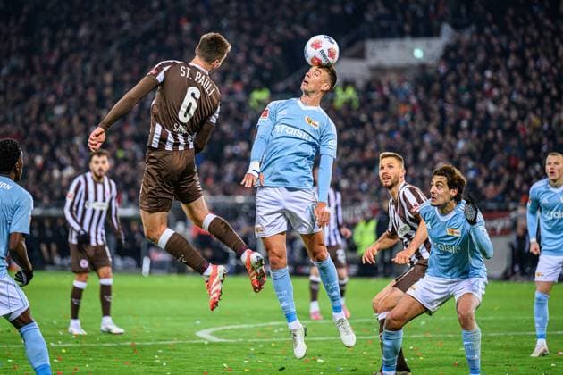 Soccer I Men I Season 2025 2026 I Bundesliga I 11 Matchday I FC St Pauli 1 FC Union Berlin I 23 11 2025 James Sands 6, FC St Pauli , Janik Haberer 19, 1 FC Union Berlin Hamburg Millerntor Stadion Hamburg Germany Copyright: xLobecax xHenningxRohlfsx