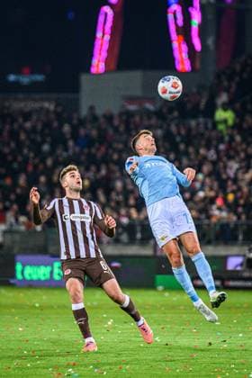 Soccer I Men I Season 2025 2026 I Bundesliga I 11 Matchday I FC St Pauli 1 FC Union Berlin I 23 11 2025 James Sands 6, FC St Pauli , Janik Haberer 19, 1 FC Union Berlin Hamburg Millerntor Stadion Hamburg Germany Copyright: xLobecax xHenningxRohlfsx