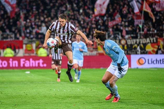 Soccer I Men I Season 2025 2026 I Bundesliga I 11 Matchday I FC St Pauli 1 FC Union Berlin I 23 11 2025 Martijn Kaars 19, FC St Pauli , Diogo Leite 4, 1 FC Union Berlin Hamburg Millerntor Stadion Hamburg Germany Copyright: xLobecax xHenningxRohlfsx