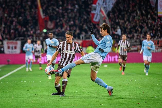 Soccer I Men I Season 2025 2026 I Bundesliga I 11 Matchday I FC St Pauli 1 FC Union Berlin I 23 11 2025 Martijn Kaars 19, FC St Pauli , Diogo Leite 4, 1 FC Union Berlin Hamburg Millerntor Stadion Hamburg Germany Copyright: xLobecax xHenningxRohlfsx