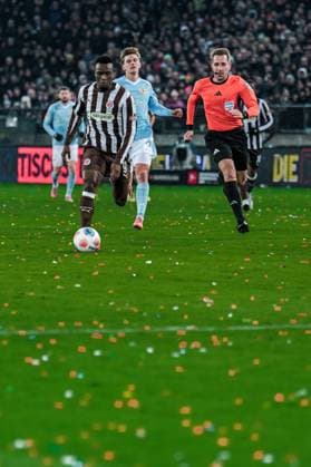 Germany Soccer Bundesliga 2025 26, 12 Matchday FC St Pauli vs Union Berlin Millerntor Stadion Hamburg Abdoulie Ceesay FC St Pauli, 9 , Joel Chima Fujita FC St Pauli, 16 , Diogo Leite Union Berlin, 4 Copyright: xStefanxTrochax