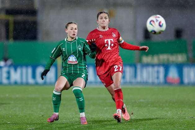 from left Chiara D Angelo SV Werder Bremen, 2 and Laura Feiersinger 1 FC Köln, 27 in duel, duel, dynamics, action, action, game scene, THE DFB GUIDELINES PROHIBIT ANY USE OF PHOTOGRAPHS AS IMAGE SEQUENCES AND OR QUASI VIDEO DFB REGULATIONS PROHIBIT ANY USE OF PHOTOGRAPHS AS IMAGE SEQUENCES AND OR QUASI VIDEO , 23 11 2025, Bremen Germany , Football, Google Pixel Women Bundesliga, SV Werder Bremen 1 FC Köln xobx