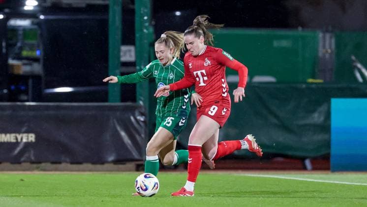 from left Michelle Weiß SV Werder Bremen, 15 and Adriana Achcinska 1 FC Köln, 9 in a duel, dynamic, action, action, game scene, THE DFB REGULATIONS PROHIBIT ANY USE OF PHOTOGRAPHS AS IMAGE SEQUENCES AND OR QUASI VIDEO , 23 11 2025, Bremen Germany , Football, Google Pixel Womens Bundesliga, SV Werder Bremen 1 FC Köln xobx