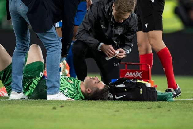 November 23, 2025, Elche, Alicante, SPAIN: Inaki Pena of Elche CF <kie< during the Spanish league, La Liga EA Sports, football match played between Elche CF and Real Madrid C.F. at Manuel Martinez Valero Stadium on November 23, 2025 in Elche, Spain. Elche SPAIN - ZUMAa181 20251123_zaa_a181_356 Copyright: xFranciscoxMaciax