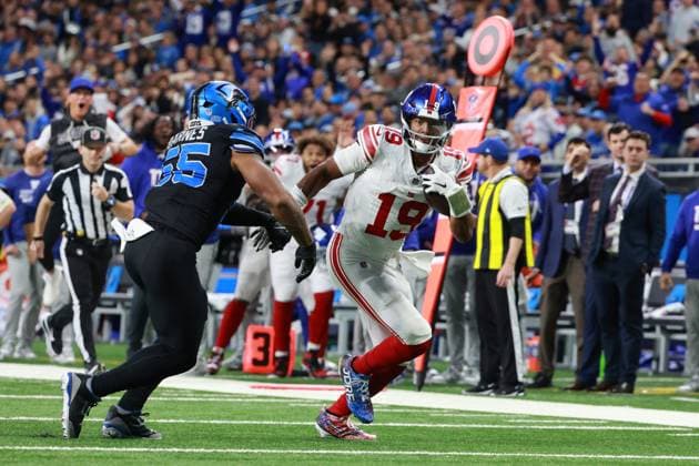 New York Giants vs Detroit Lions DETROIT,MICHIGAN-NOVEMBER 23: New York Giants quarterback Jameis Winston 19 celebrates his touchdown during the second half of an NFL, American Football Herren, USA football game between the New York Giants and the Detroit Lions in Detroit, Michigan USA, on Sunday, November 23, 2025 Detroit Michigan United States  Copyright: xJorgexLemusx originalFilename:lemus-newyorkg251123_npdWb.jpg