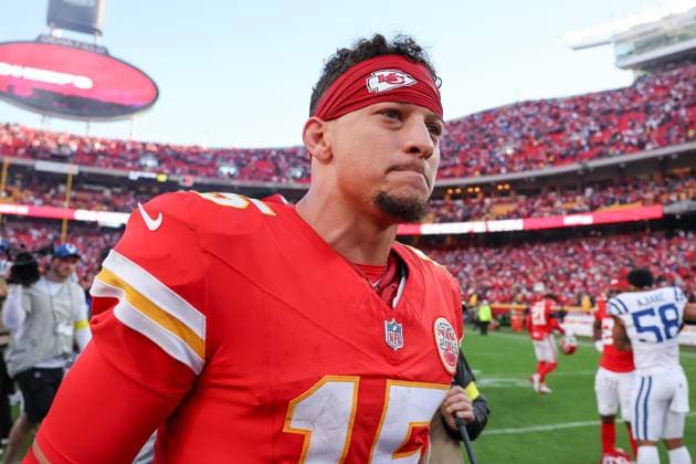 November 23, 2025: Kansas City Chiefs quarterback Patrick Mahomes (15) is seen after an NFL, American Football Herren, USA football game against the Indianapolis Colts at GEHA Field at Arrowhead Stadium in Kansas City, MO. CSM Kansas City United States of America - ZUMAc04_ 20251123_zma_c04_275 Copyright: xDavidxSmithx