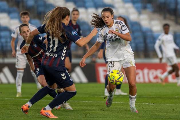 November 23, 2025, Madrid, Madrid, Spain: SILVIA CRISTOBAL FERNANDEZ of Real Madrid Femenino CF shoots for goal during the Spanish Women League, Liga F, football match played between REAL MADRID Womens and SD EIBAR at Alfredo Di Stefano stadium on November 23, 2025, in Valdebebas, Madrid, Spain. Madrid Spain - ZUMAc312 20251123_zsp_c312_199 Copyright: xOscarxManuelxSanchezx