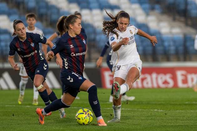 November 24, 2025, Madrid, Madrid, Spain: SILVIA CRISTOBAL FERNANDEZ of Real Madrid Femenino CF shoots for goal during the Spanish Women League, Liga F, football match played between REAL MADRID Womens and SD EIBAR at Alfredo Di Stefano stadium on November 23, 2025, in Valdebebas, Madrid, Spain. Madrid Spain - ZUMAc312 20251124_zsp_c312_003 Copyright: xOscarxManuelxSanchezx