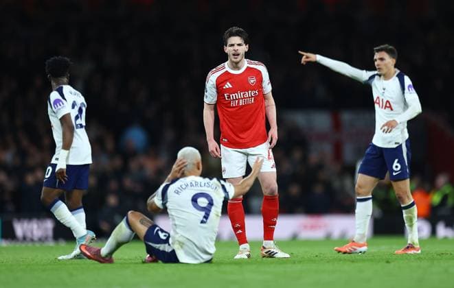 Declan Rice of Arsenal shouts at Richarlison of Tottenham Hotspur Arsenal v Tottenham Hotspur, Premier League, Football, Emirates Stadium, London, UK - 23 Nov 2025London Emirates Stadium United Kingdom EDITORIAL USE ONLY No use with unauthorised audio, video, data, fixture lists, club league logos or live services. Online in-match use limited to 120 images, no video emulation. No use in betting, games or single club league player publications.  Copyright: xMichaelxZemanek Shutterstockx 15860967cq