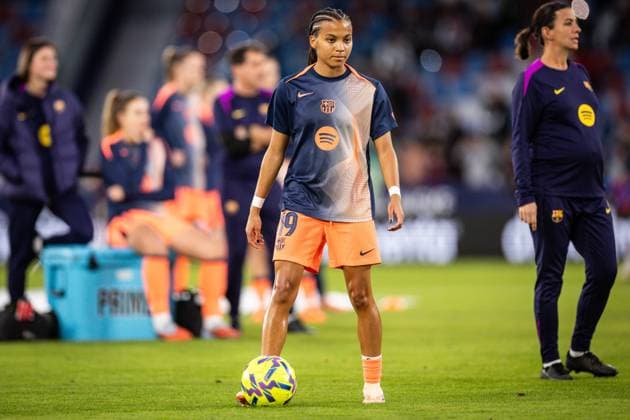 November 23, 2025, Valencia, Spain, Spain: Vicky LOPEZ of Barcelona during the Liga F match between Levante UD and FC Barcelona, Barca at Estadio Ciudad de Valencia on November 23, 2025 in Valencia, Spain. Omar Arnau Valencia Spain - ZUMAm308 20251123_zsp_m308_001 Copyright: xMatthieuxMirvillex