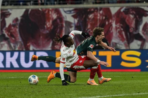 GER, Bundesliga, RB Leipzig SV Werder Bremen 23 11 2025, Red Bull Arena, Leipzig, GER, Bundesliga, RB Leipzig SV Werder Bremen Yan Diomande RB Leipzig 49 in duel against Jens Stage SV Werder Bremen 6 Â nordphotoxGmbHxx xAlexanderxTrienitz nph00051