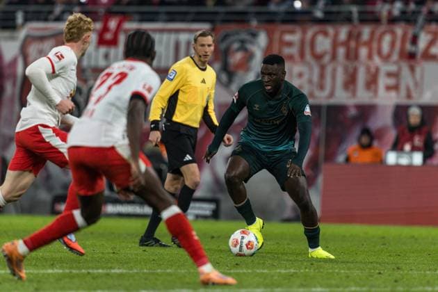 GER, Bundesliga, RB Leipzig SV Werder Bremen 23 11 2025, Red Bull Arena, Leipzig, GER, Bundesliga, RB Leipzig SV Werder Bremen Victor Okoh Boniface SV Werder Bremen 44 Â nordphotoxGmbHxx xAlexanderxTrienitz nph00051