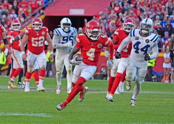 Kansas City Chiefs wide receiver Rashee Rice (4) breaks for a big gain against the Colts at Arrowhead Stadium in Kansas City, Missouri on Sunday, November 23, 2025.  KCP2025112312 JONxROBICHAUD