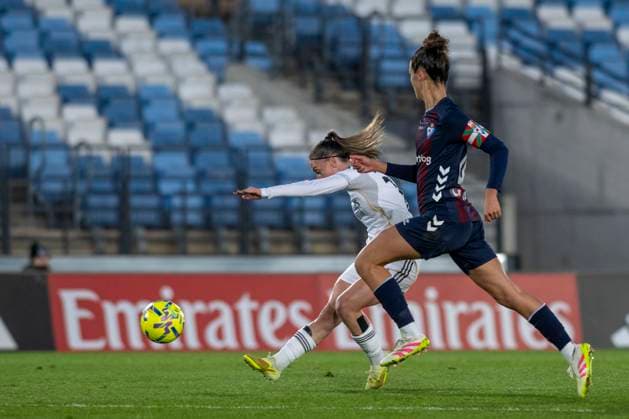 November 24, 2025, Madrid, Madrid, Spain: EVA MARIA NAVARRO of Real Madrid Femenino CF shoots for goal during the Spanish Women League, Liga F, football match played between REAL MADRID Womens and SD EIBAR at Alfredo Di Stefano stadium on November 23, 2025, in Valdebebas, Madrid, Spain. Madrid Spain - ZUMAc312 20251124_zsp_c312_025 Copyright: xOscarxManuelxSanchezx