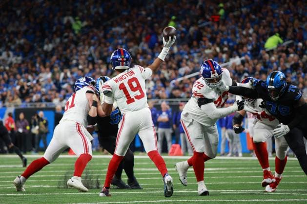 New York Giants vs Detroit Lions DETROIT,MICHIGAN-NOVEMBER 23: New York Giants quarterback Jameis Winston 19 throws a pass during the first half of an NFL, American Football Herren, USA football game between the New York Giants and the Detroit Lions in Detroit, Michigan USA, on Sunday, November 23, 2025 Detroit Michigan United States  Copyright: xJorgexLemusx originalFilename:lemus-newyorkg251123_nptV9.jpg
