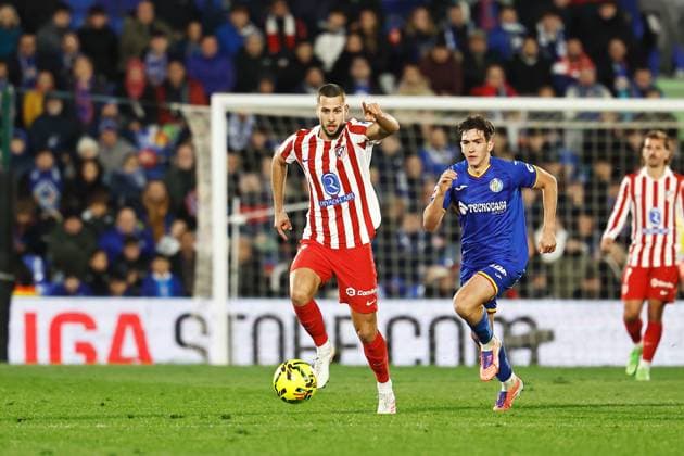 (L-R) David Hancko (Atletico), Mario Martin (Getafe), NOVEMBER 23, 2025 - Football Soccer : Spanish LaLiga EA Sports match between Getafe CF - Club Atletico de Madrid at the Estadio Coliseum Getafe in Getafe, Spain. Noxthirdxpartyxsales  aflo_311374284