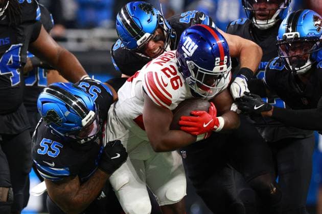 New York Giants vs Detroit Lions DETROIT,MICHIGAN-NOVEMBER 23: New York Giants wide receiver Wan Dale Robinson 17 misses a pass during the second half of an NFL, American Football Herren, USA football game between the New York Giants and the Detroit Lions in Detroit, Michigan USA, on Sunday, November 23, 2025 Detroit Michigan United States  Copyright: xJorgexLemusx originalFilename:lemus-newyorkg251123_npl85.jpg