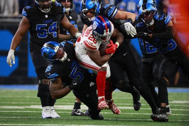 New York Giants vs Detroit Lions DETROIT,MICHIGAN-NOVEMBER 23: New York Giants running back Devin Singletary 26 runs the ball during the second half of an NFL, American Football Herren, USA football game between the New York Giants and the Detroit Lions in Detroit, Michigan USA, on Sunday, November 23, 2025 Detroit Michigan United States  Copyright: xJorgexLemusx originalFilename:lemus-newyorkg251123_npXAC.jpg