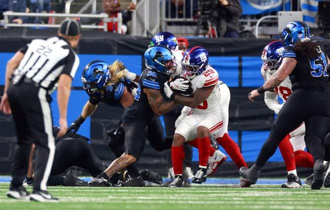 New York Giants vs Detroit Lions DETROIT,MICHIGAN-November23: Running back Tyrone Tracy Jr. (29) of the New York Giants is stopped by safety Brian Branch (32) of the Detroit Lions during an NFL, American Football Herren, USA football game between the New York Giants and the Detroit Lions in Detroit, Michigan USA, on Sunday, November 23, 2025. Detroit Michigan United States  Copyright: xAmyxLemusx originalFilename:lemus-newyorkg251123_npYA6.jpg