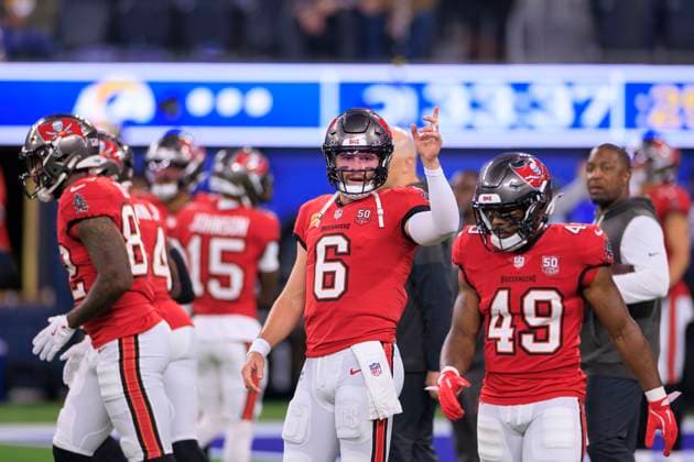 November 23, 2025, Los Angeles, California, USA: 6 Baker Mayfield, QB of the Tampa Bay Buccaneers during warmups prior to their regular season NFL, American Football Herren, USA game against the Los Angeles Rams on Sunday November 23, 2025 at SoFi Stadium in Inglewood, California. JAVIER ROJAS PI Los Angeles USA - ZUMAp124 20251123_zaa_p124_021 Copyright: xJavierxRojasx
