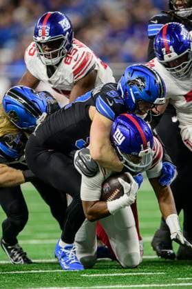 DETROIT, MI - NOVEMBER 23: Detroit Lions Defensive End Aidan Hutchinson (97) tackles New York Giants Quarterback Jameis Winston (19) after scrambling during the game between New York Giants and Detroit Lions on November 23, 2025 at Ford Field in Detroit, MI ( CSM) Detroit United States - ZUMAc04_ 20251123_zma_c04_461 Copyright: xAllanxDranbergx