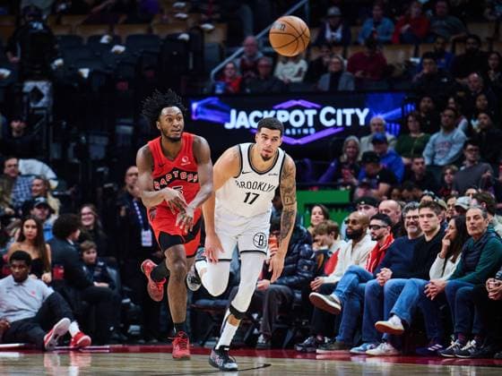 November 23, 2025, Toronto, On, Canada: Toronto Raptors Immanuel Quickley (5) makes a pass as Brooklyn Nets Michael Porter Jr. (17) chases during first half NBA, Basketball Herren, USA basketball action in Toronto, on Sunday, Nov. 23, 2025. Canada News - November 23, 2025  - ZUMAc35_ 20251123_zaf_c35_131 Copyright: xSammyxKoganx