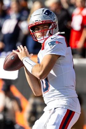 November 23, 2025: New England Patriots quarterback Drake Maye (10) during of NFL, American Football Herren, USA game action against the Cincinnati Bengals at Paycor Stadium in Cincinnati, Ohio. CSM Cincinnati United States of America - ZUMAc04_ 20251123_zma_c04_521 Copyright: xJohnxMersitsx