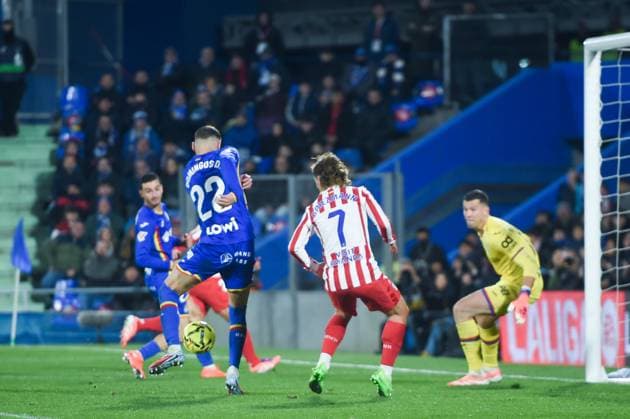 (251124) -- GETAFE, Nov. 24, 2025 -- Domingos Duarte (front L) of Getafe scores an own goal during La Liga football match between Getafe CF and Atletico de Madrid in Getafe, Madrid, Spain, on Nov. 23, 2025. (Photo by Gustavo Valiente Xinhua) (SP)SPAIN-GETAFE-FOOTBALL-LA LIGA-GETAFE VS ATLETICO DE MADRID GustavoxValientexHerrero 