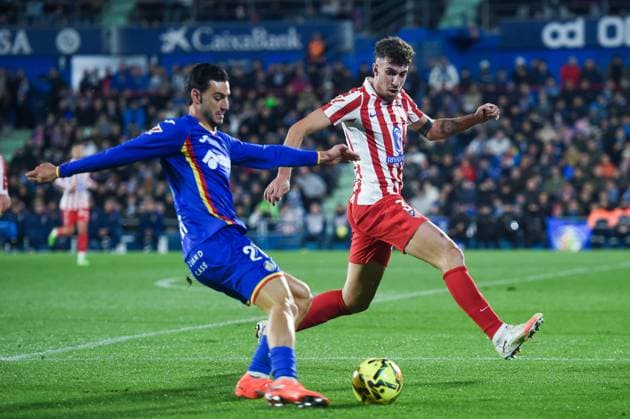 (251124) -- GETAFE, Nov. 24, 2025 -- Juan Iglesias (L) of Getafe vies with Matteo Ruggeri of Atletico de Madrid during La Liga football match between Getafe CF and Atletico de Madrid in Getafe, Madrid, Spain, on Nov. 23, 2025. (Photo by Gustavo Valiente Xinhua) (SP)SPAIN-GETAFE-FOOTBALL-LA LIGA-GETAFE VS ATLETICO DE MADRID GustavoxValientexHerrero 