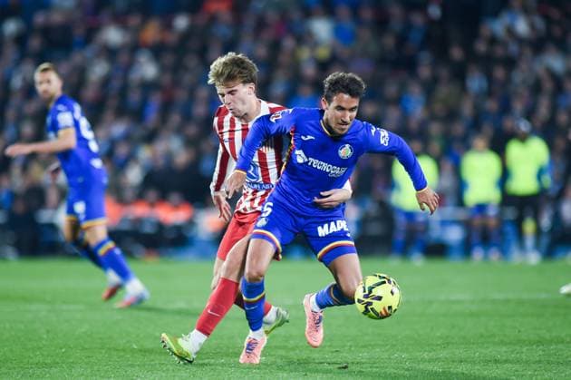 (251124) -- GETAFE, Nov. 24, 2025 -- Luis Milla (R) of Getafe vies with Pablo Barrios of Atletico de Madrid during La Liga football match between Getafe CF and Atletico de Madrid in Getafe, Madrid, Spain, on Nov. 23, 2025. (Photo by Gustavo Valiente Xinhua) (SP)SPAIN-GETAFE-FOOTBALL-LA LIGA-GETAFE VS ATLETICO DE MADRID GustavoxValientexHerrero 