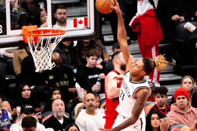 Noah Clowney of the Brooklyn Nets shoots the ball during an NBA, Basketball Herren, USA game between the Toronto Raptors and Brooklyn Nets at Scotiabank Arena in Toronto, Canada, 23 November 2025. NBA: Toronto Raptors vs Brooklyn Nets !ACHTUNG: NUR REDAKTIONELLE NUTZUNG!  Copyright: xJulioxCesarxRivasx AMDEP9598 20251124-55018627663_1